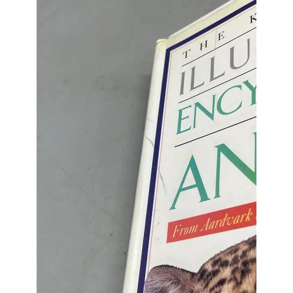 the Kingfisher Illustrated encyclopedia of animals hardcover book English READ - Picture 2 of 6